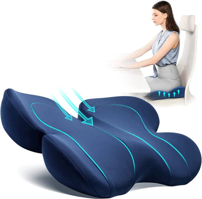 Granatowa ergonomiczna poduszka siedzeniowa na fotelu biurowym
