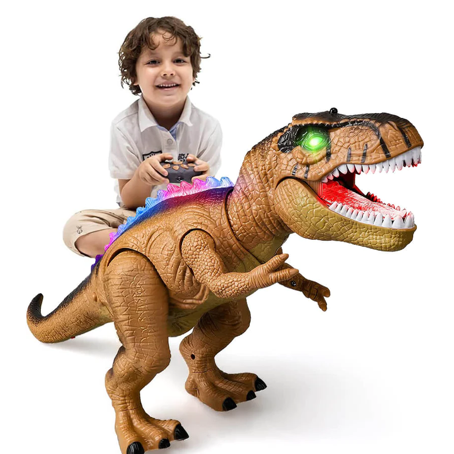 Dziecko siedzące obok brązowego zdalnie sterowanego T-Rexa z pilotem w ręku