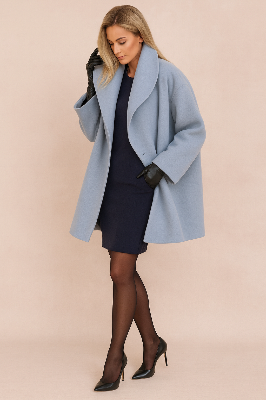 Kobieta w eleganckim, modnym płaszczu zimowym oversize z szerokim kołnierzem. Idealny na mrozy.