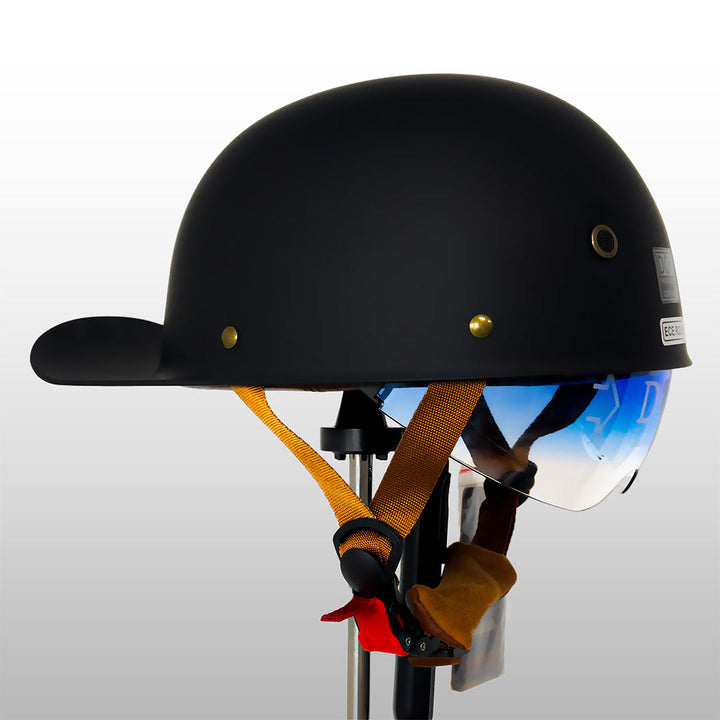 Uniwersalny kask motocyklowy typu półkask, ochrona głowy i modny styl.