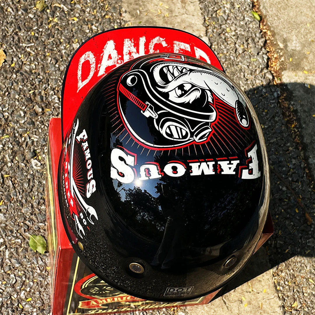Uniwersalny półkask motocyklowy, bezpieczeństwo i styl dla motocyklisty.