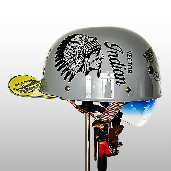 Kask motocyklowy otwarty, typu półkask, zapewnia bezpieczeństwo i stylowy wygląd.
