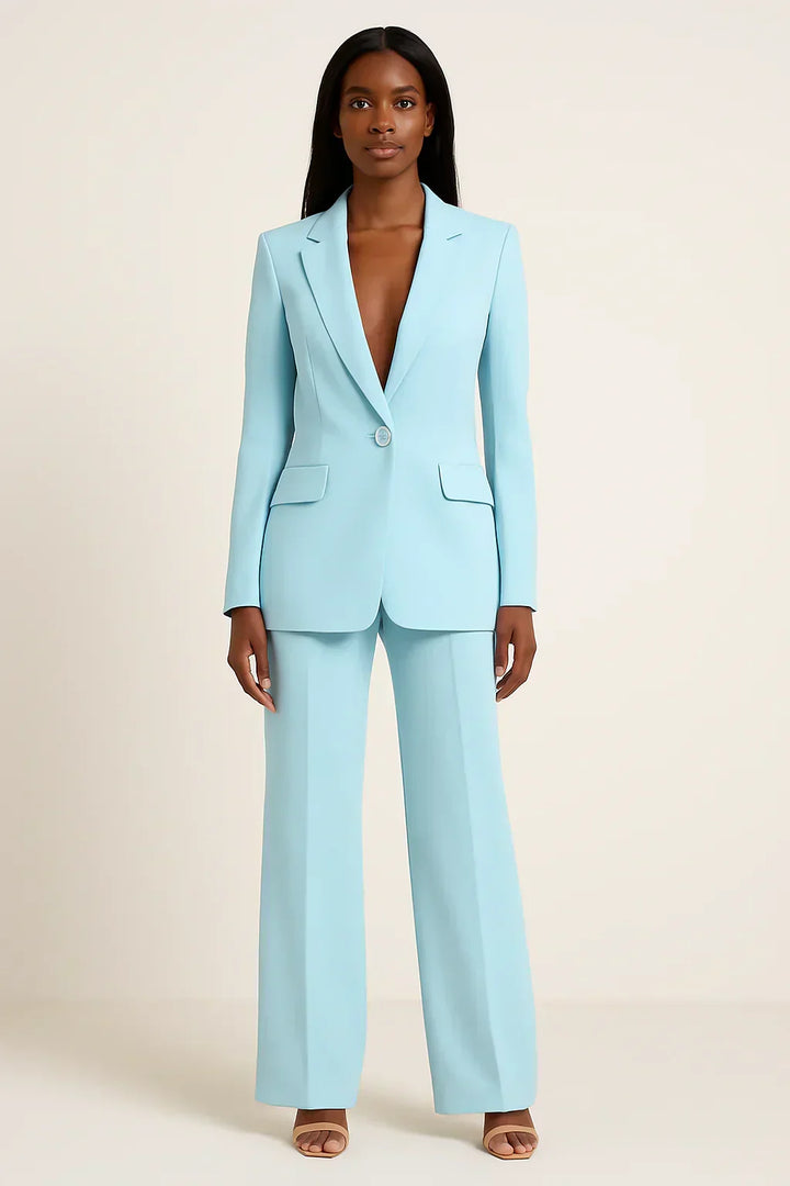 Damski komplet biurowy Paulina, widok na kieszenie i guzy w marynarce oraz elegancką linię spodni slim fit.