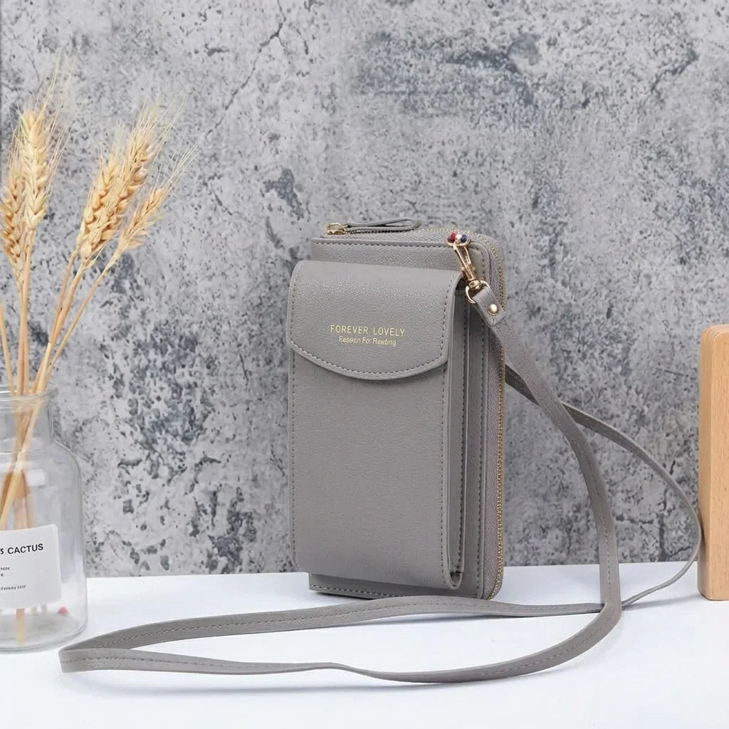 Modna torba damska crossbody z ozdobnym paskiem w stylizacji dziennej