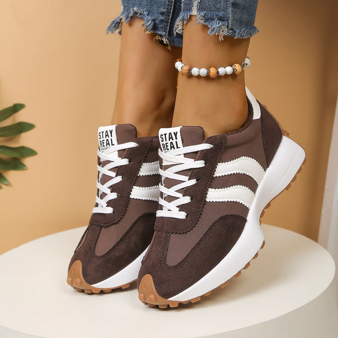 Lekkie sneakersy damskie Petra w zbliżeniu na oddychający materiał siateczkowy