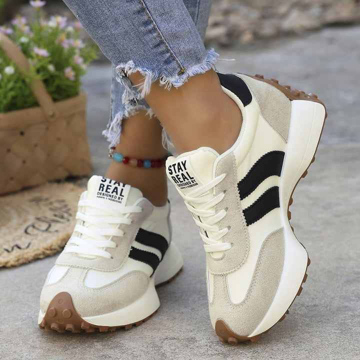 Damskie ortopedyczne sneakersy Petra w kolorze beżowym, widok z boku na wygodne buty