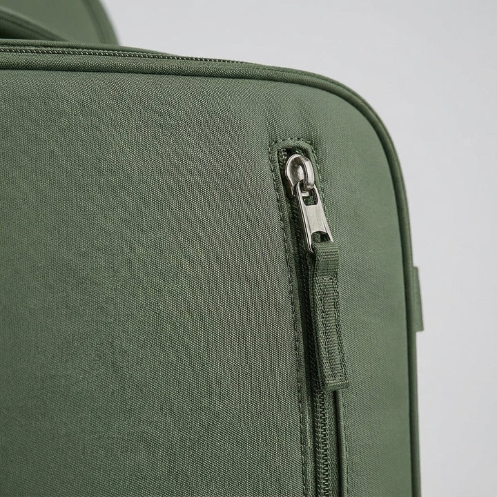 Wodoodporny plecak FlightTrek na laptopa, bagaż podręczny. Uniwersalny design, świetna organizacja do miasta i w podróż.