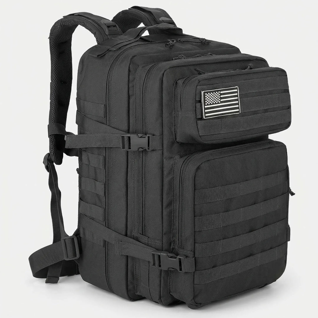 Detal systemu MOLLE na plecaku taktycznym 45L, umożliwiający personalizację ekwipunku outdoorowego.