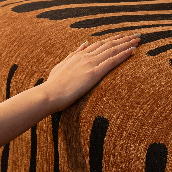 Ochronny pokrowiec na sofę etniczny, miękki i stylowy do salonu.