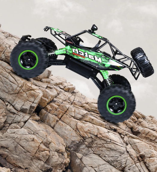 Zdalnie sterowany monster truck RC skaczący po wyboistym terenie. Szybki samochód do zabawy.