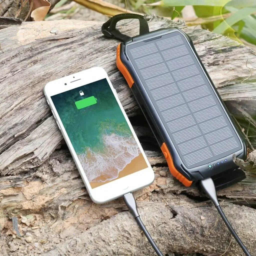 Niezawodny power bank solarny, ładowarka do telefonu i tabletu. Musi mieć na camping i survival.