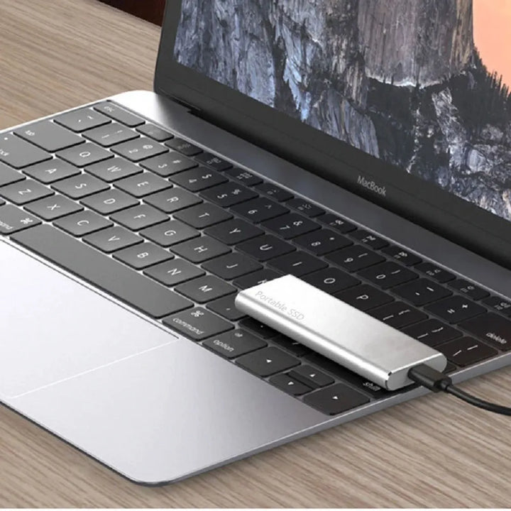 Elegancki i mobilny dysk SSD 1TB, idealny do przechowywania plików i backupów w podróży.