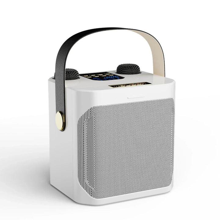 Ludzie śpiewają z przenośnym systemem karaoke 360°. Świetny głośnik karaoke Bluetooth na każdą imprezę.