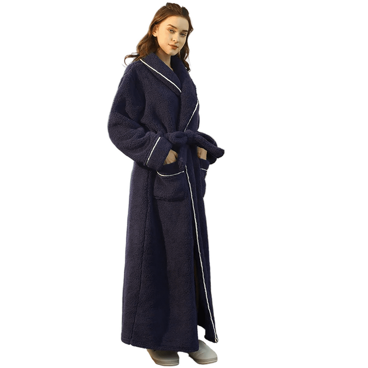 Prezentowy szlafrok flanelowy unisex. Puszysty, ciepły i wygodny do domowego relaksu zimą.