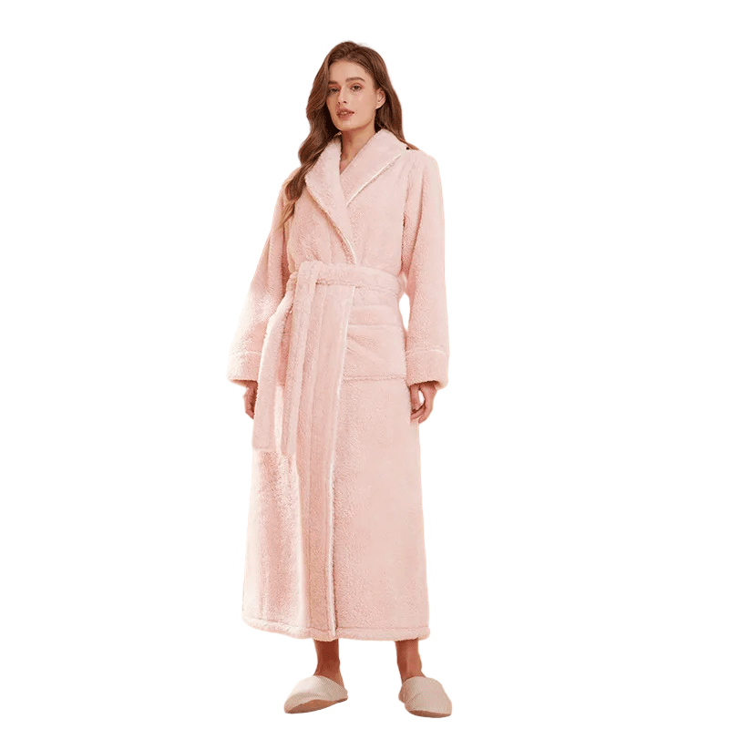 Miękki i ciepły szlafrok flanelowy. Unisex, z paskiem, puszysty i wygodny na zimowe dni.