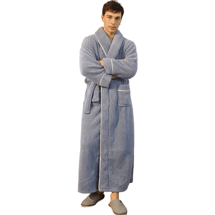 Domowy szlafrok flanelowy unisex. Puszysty, komfortowy i ciepły, świetny na relaks po kąpieli.