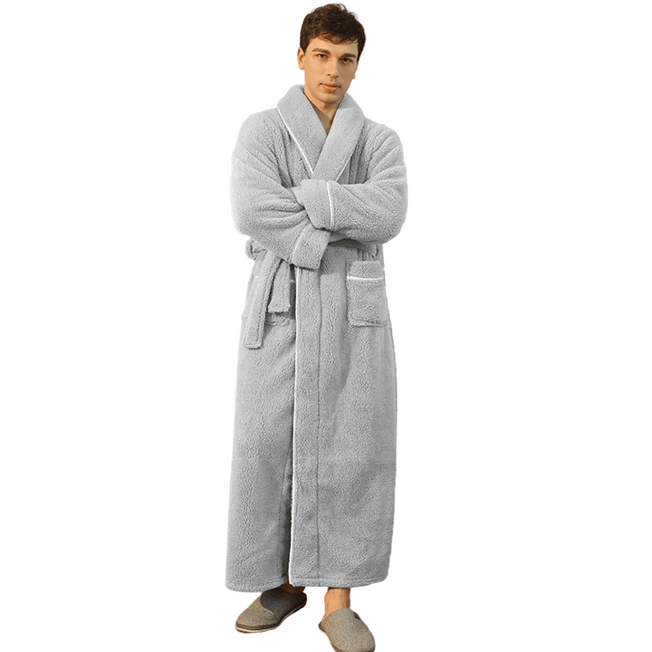 Miękki i ciepły szlafrok z flaneli. Puszysty, unisex, z paskiem, idealny na zimowe chwile relaksu.