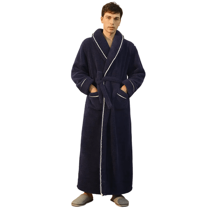 Wygodny szlafrok unisex z flaneli. Puszysty i ciepły, z paskiem, idealny do domowego użytku.