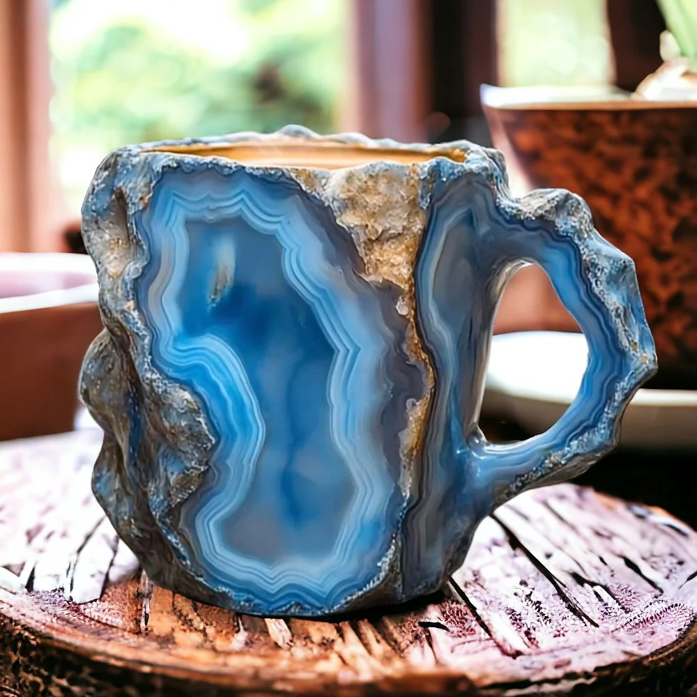 Ciesz się kawą i herbatą z unikalnego, ręcznie robionego kubka ceramicznego 350 ml.
