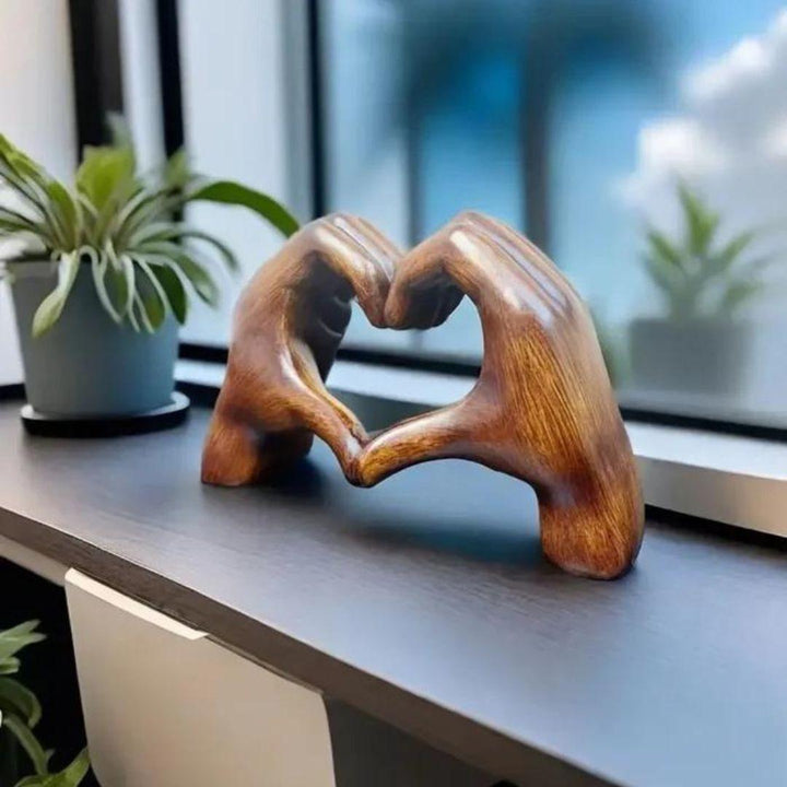 Ręcznie rzeźbiona drewniana dekoracja serce LoveSculpt. Idealna ozdoba do domu, prezent.