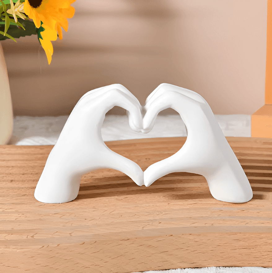 Ręcznie rzeźbione serce LoveSculpt. Drewniana dekoracja, symbol miłości i piękna ozdoba do domu.