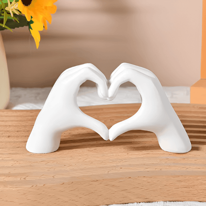 Ręcznie rzeźbione serce LoveSculpt. Drewniana dekoracja, symbol miłości i piękna ozdoba do domu.