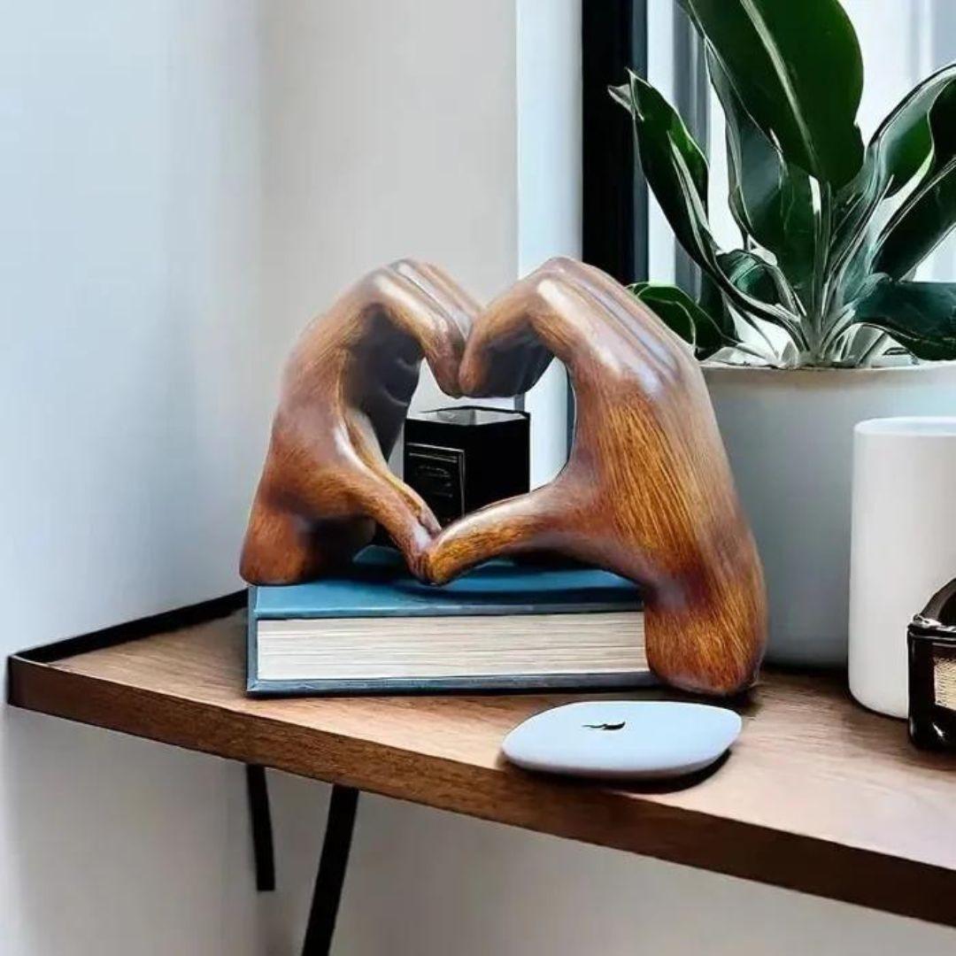 Drewniane serce LoveSculpt, ręcznie rzeźbiona ozdoba. Dekoracja domowa, rękodzieło.