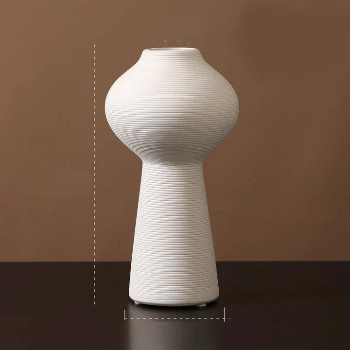Duży biały wazon ceramiczny, minimalistyczny, rękodzieło, idealny akcent do przestronnego domu.