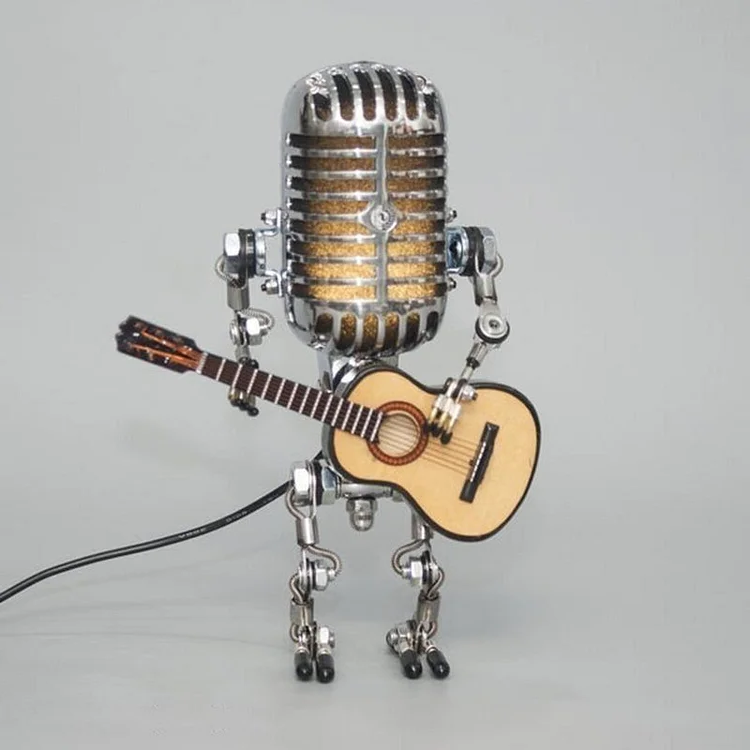 Retro metalowa lampa robot z mikrofonem, idealna dekoracja i prezent dla muzyka.