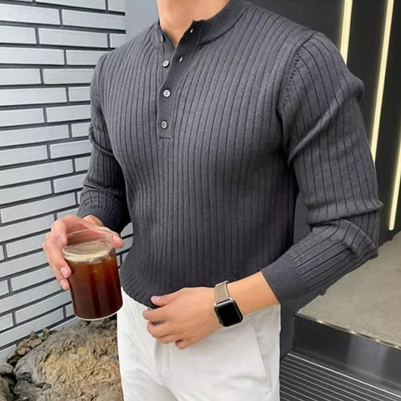 Męski szary sweter henley z prążkowanej dzianiny