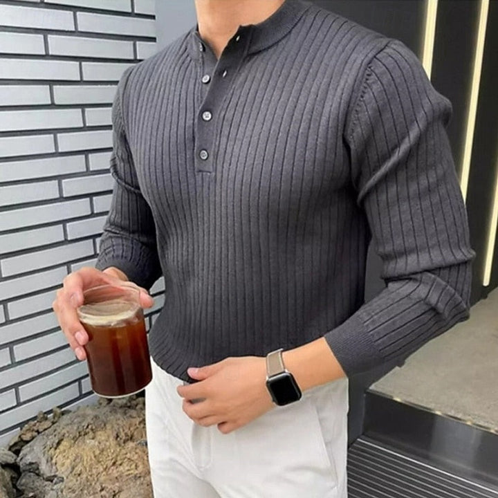 Męski szary sweter henley z prążkowanej dzianiny