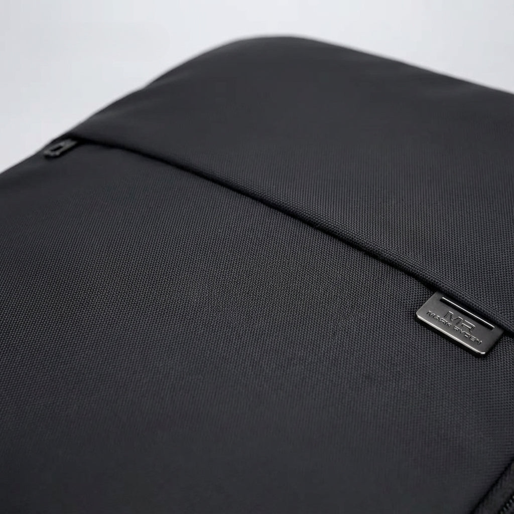 Wnętrze rozszerzalnego plecaka Safepackr z komorą na laptopa, licznymi kieszeniami i organizerem na akcesoria.