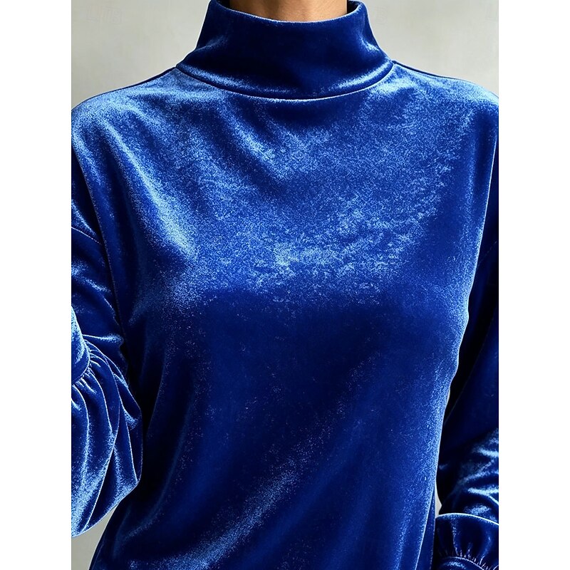 Stylowa czarna bluzka damska z golfem w modnej stylizacji casual