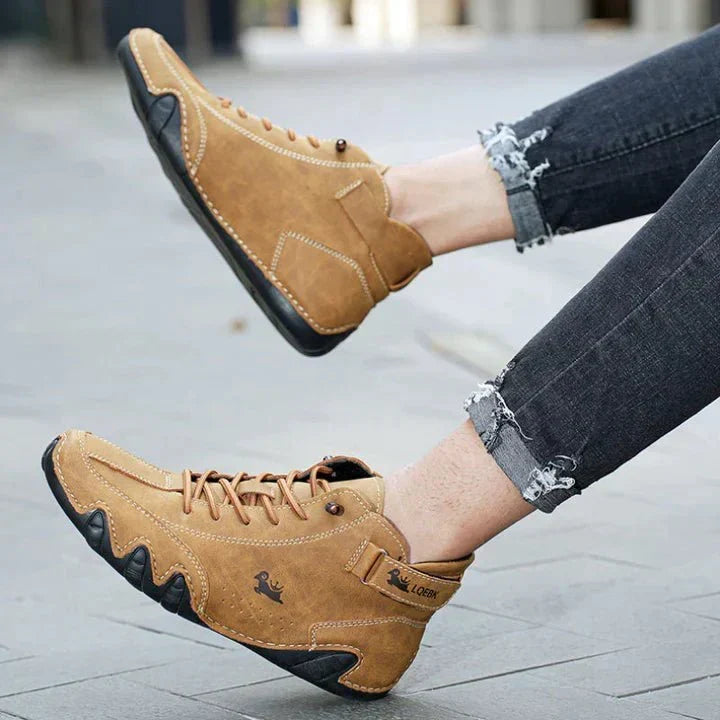 Męskie sneakersy outdoorowe Witold w kolorze czarnym z boku