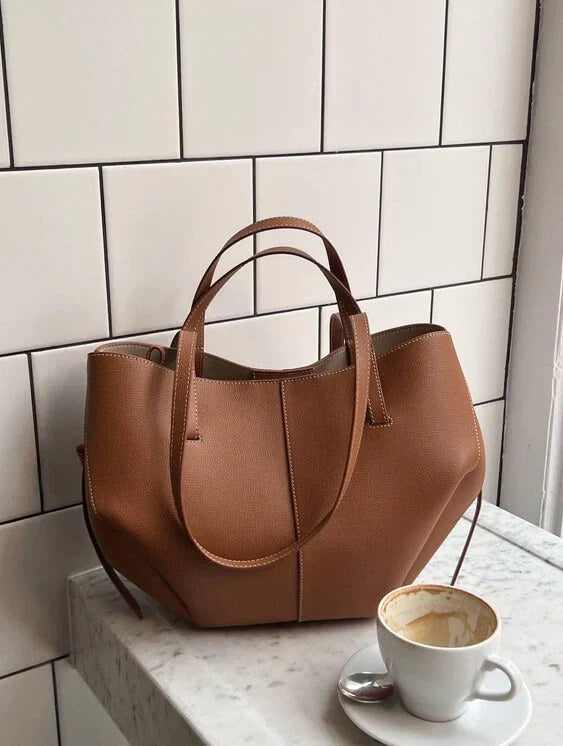 Modna duża torebka typu tote w codziennej stylizacji