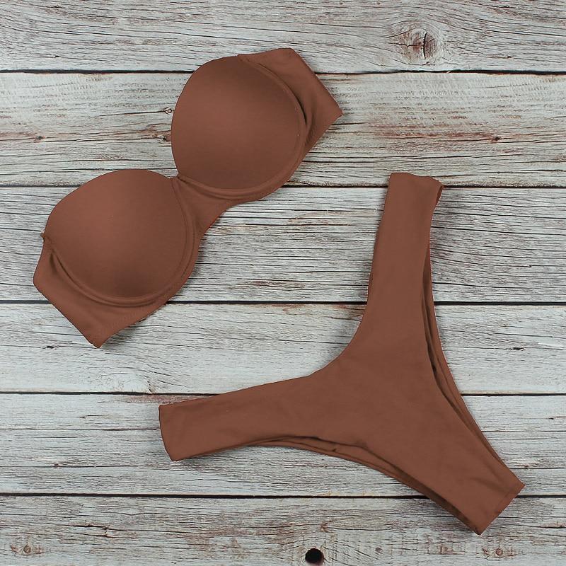 Wygodne bikini damskie bez ramiączek, fason brazylijski. Idealne na słoneczne dni i letnią plażę.