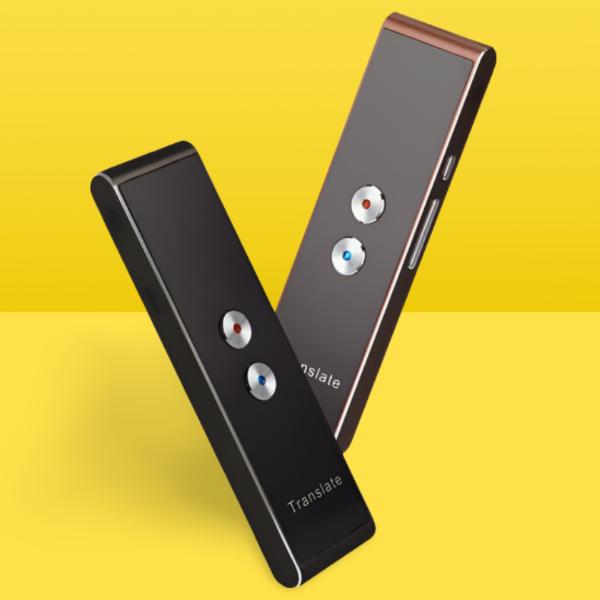 Przenośny translator elektroniczny trzymany w dłoni, idealny gadżet podróżny