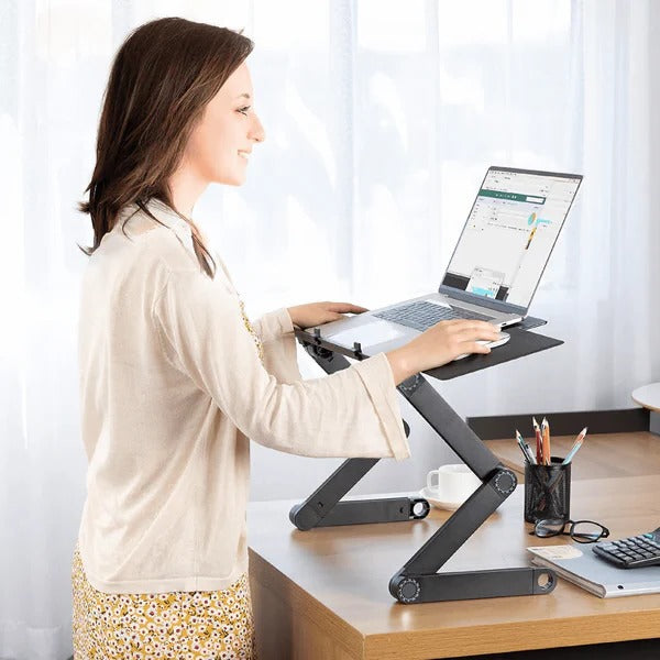 Składana, regulowana podstawka pod laptop z uchwytem na mysz. Idealna do home office i pracy zdalnej.