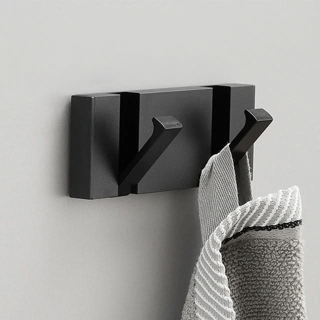 Elegancki złoty składany wieszak z aluminium. Montaż ścienny, minimalistyczny design do organizacji domu.