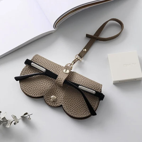 Eleganckie etui na okulary skórzane, uniseks. Zapewnia bezpieczne przechowywanie okularów w torebce lub plecaku.