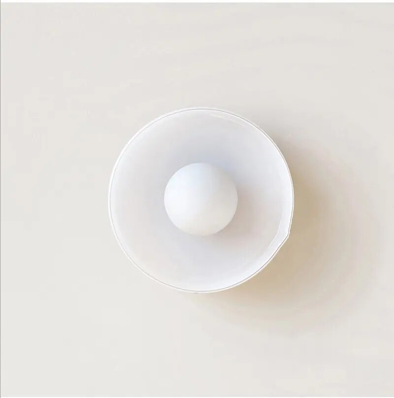 Designerska lampa sufitowa LED w stylu skandynawskim, doskonała dekoracja i źródło światła.