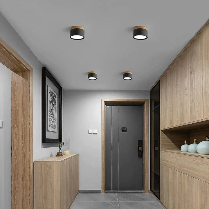Cylindryczny spotlight LED natynkowy, minimalistyczny. Akcentowe oświetlenie do kuchni.