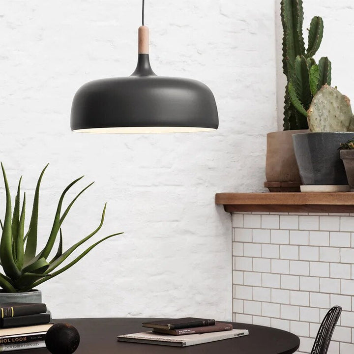 Skandynawska lampa sufitowa LED, nowoczesna do jadalni i kuchni, minimalistyczny design wnętrz.
