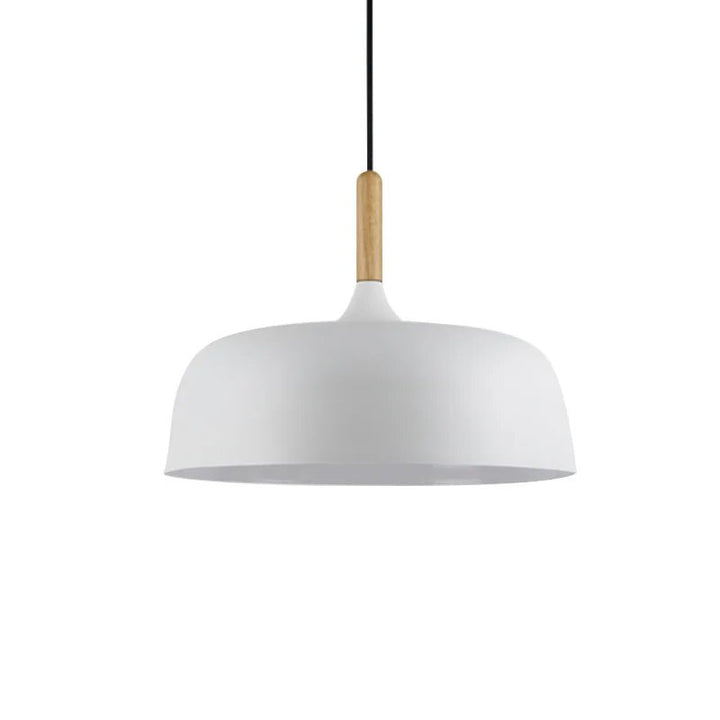 Czarna skandynawska lampa sufitowa LED, idealne oświetlenie do nowoczesnej kuchni i jadalni.