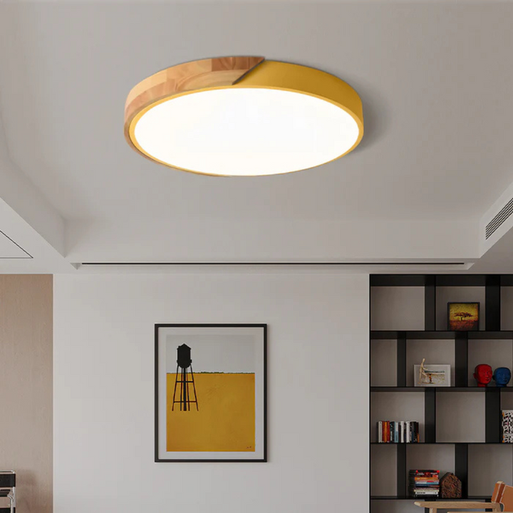 Biała lampa sufitowa LED. Oświetlenie w stylu skandynawskim do salonu.