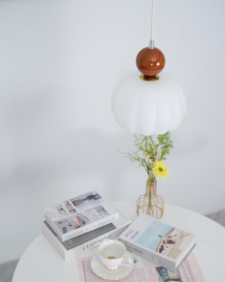 Skandynawska lampa sufitowa, nowoczesny design do stylowego wnętrza.