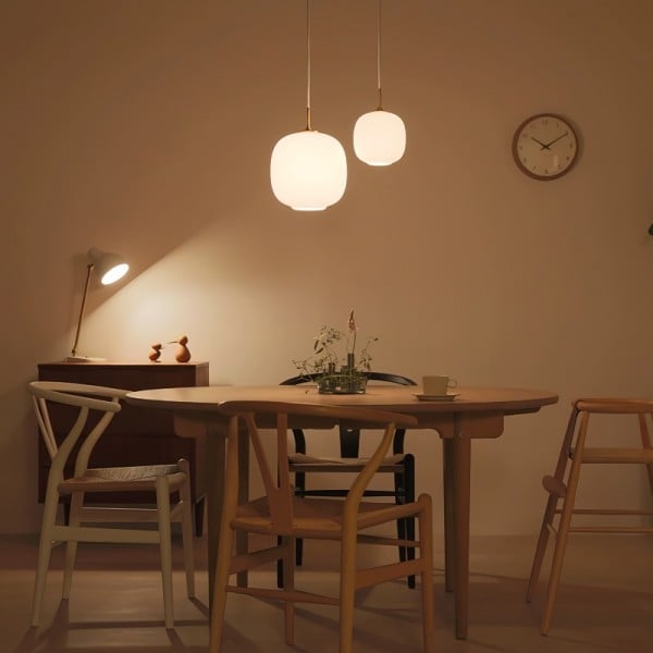 Nowoczesna skandynawska lampa wisząca LED do salonu, jadalni. Efektowne oświetlenie cluster.
