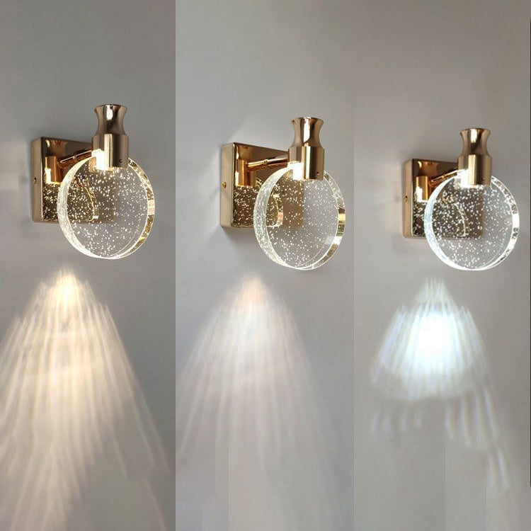 Elegancki kinkiet LED z kryształem, złoty. Nastrojowa lampa ścienna skandynawska do sypialni.