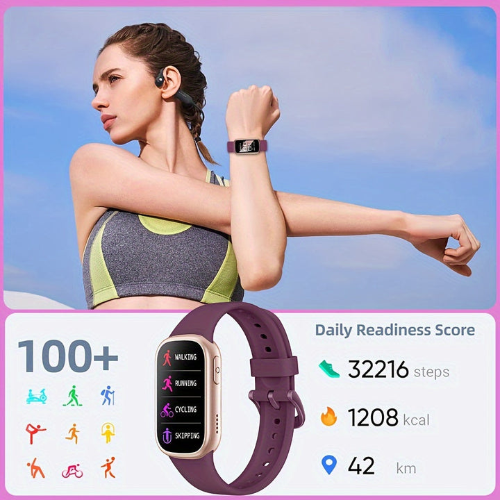 Fioletowy smartwatch dziecięcy pokazywany na nadgarstku podczas zabawy