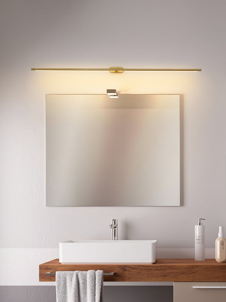 Złota smukła lampa LED do lustra, nowoczesne oświetlenie ścienne IP44, energooszczędna.